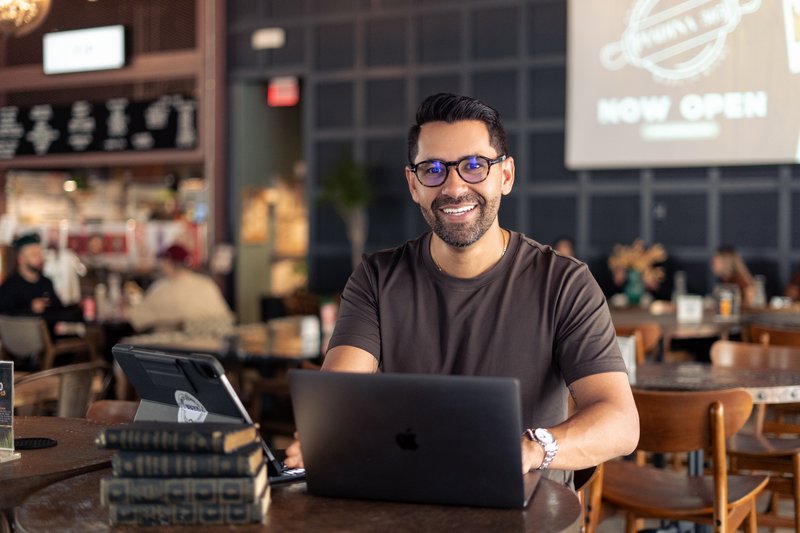 Diego Medina F con certificaciones de inteligencia artificial